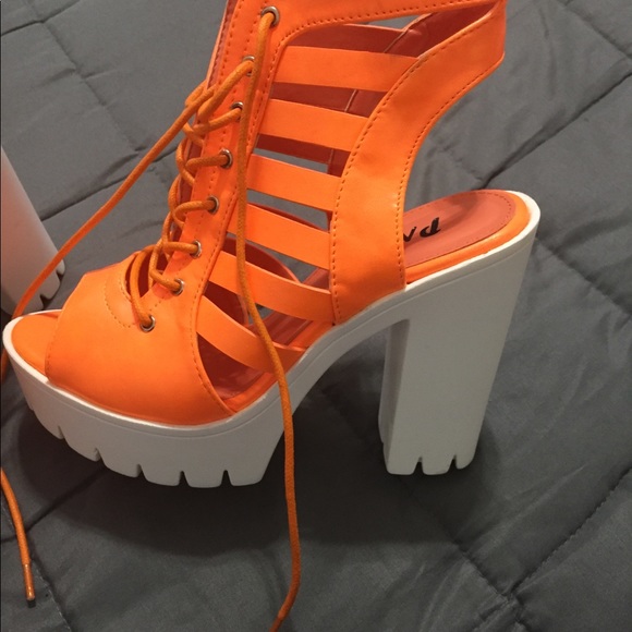 shoes - Picture 3 of 4